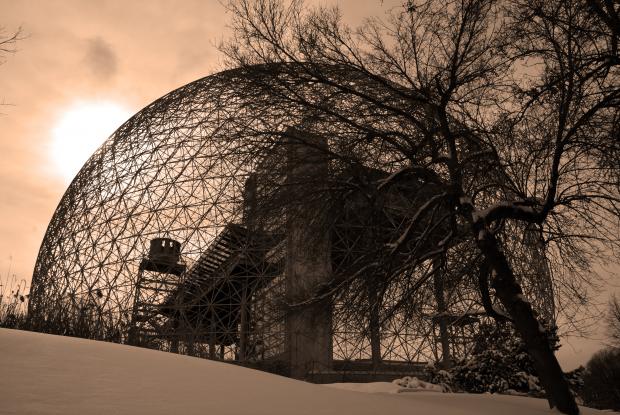 Illumination of the Biosphère